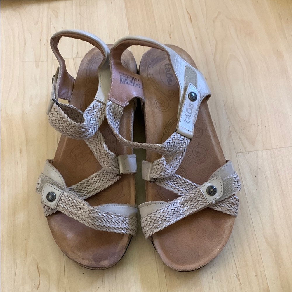 Taos Women's Beige Sandals